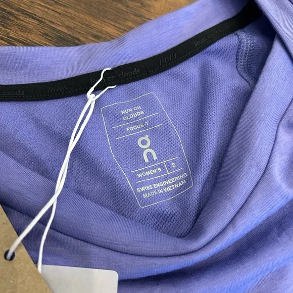 NWT WOMENS ON CLOUD Running Focus-T T-shirt Top Short Sleeve Blueberry - Picture 5 of 8